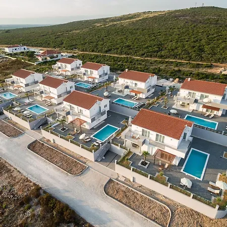 Villa Comfort With Swimming Pool And Terrace Sukošan