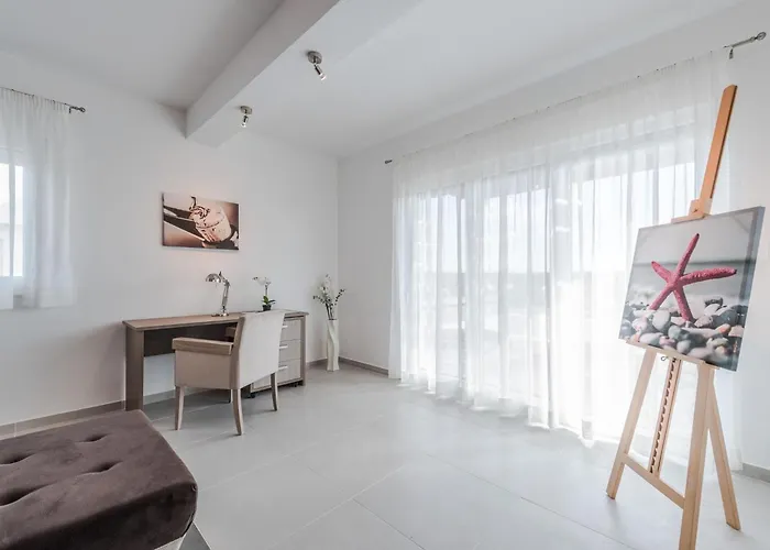 Comfort With Swimming Pool And Terrace 빌라 *