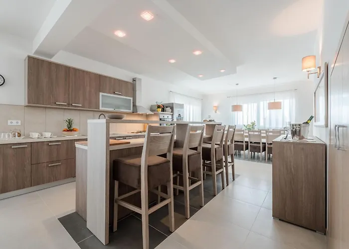 Comfort With Swimming Pool And Terrace וילה