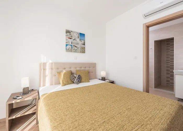 Comfort With Swimming Pool And Terrace Sukošan