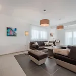 ヴィラ Comfort With Swimming Pool And Terrace *
