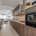 Comfort With Swimming Pool And Terrace ヴィラ Sukošan
