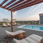 ヴィラ Comfort With Swimming Pool And Terrace