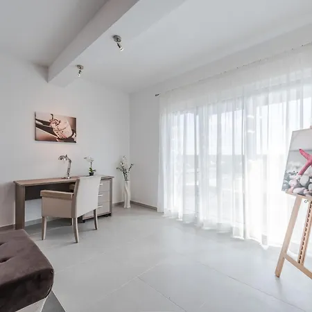 Comfort With Swimming Pool And Terrace Βίλα *