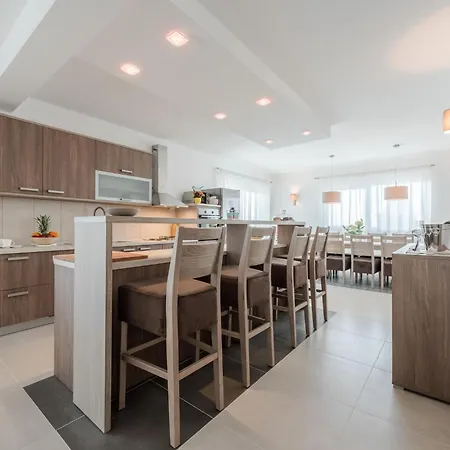 Comfort With Swimming Pool And Terrace Villa