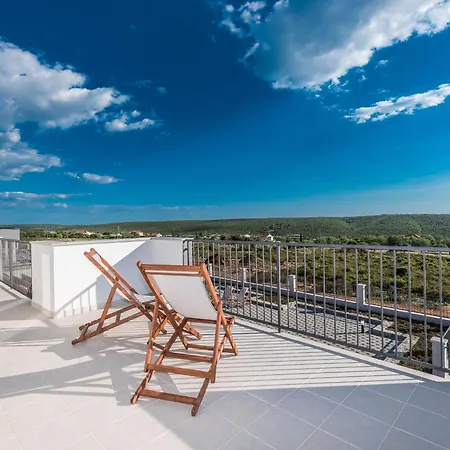 Comfort With Swimming Pool And Terrace
