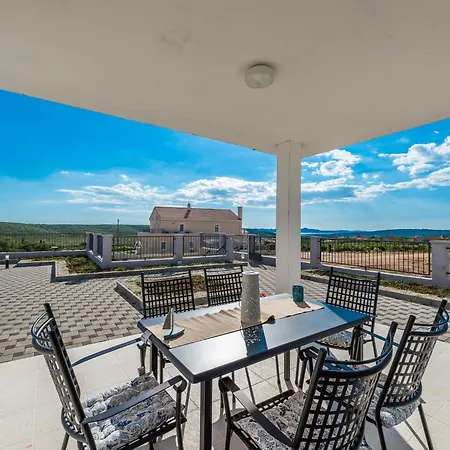 Comfort With Swimming Pool And Terrace