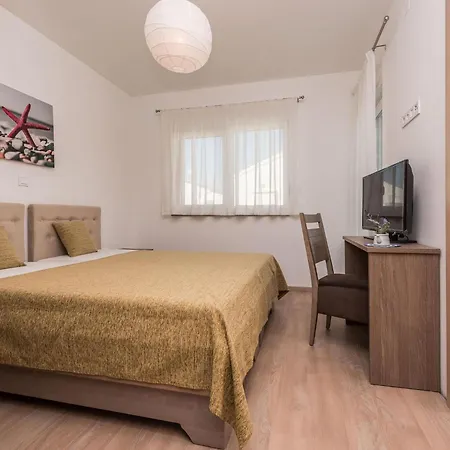 Comfort With Swimming Pool And Terrace * Sukošan