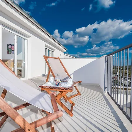 Βίλα Comfort With Swimming Pool And Terrace Sukošan