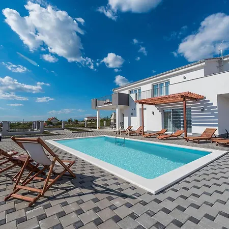 Comfort With Swimming Pool And Terrace