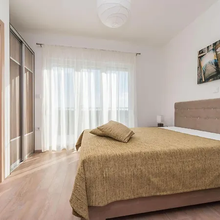 Comfort With Swimming Pool And Terrace Βίλα Sukošan