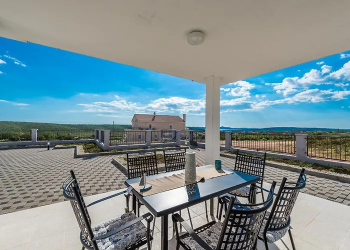 Comfort With Swimming Pool And Terrace