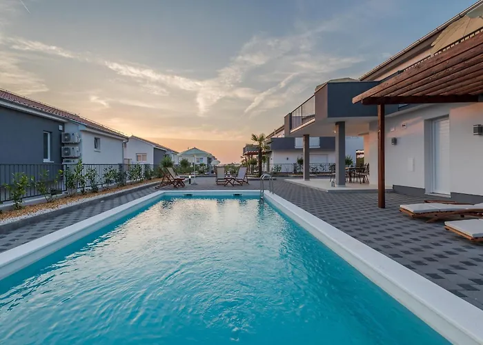 Comfort With Swimming Pool And Terrace Villa Sukošan