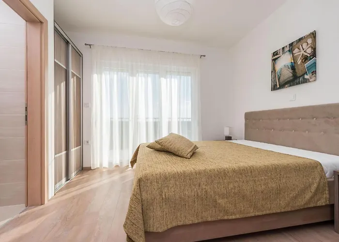 Comfort With Swimming Pool And Terrace Villa Sukošan