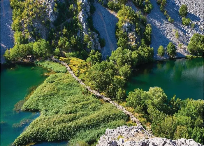 Comfort With Swimming Pool And Terrace Villa *